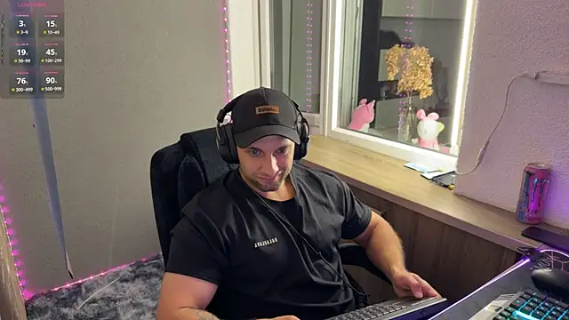 Snapshot of michaelbradleu chatting on July 10, 7:49 pm michaelbradleu online show from July 10, 7:49 pm