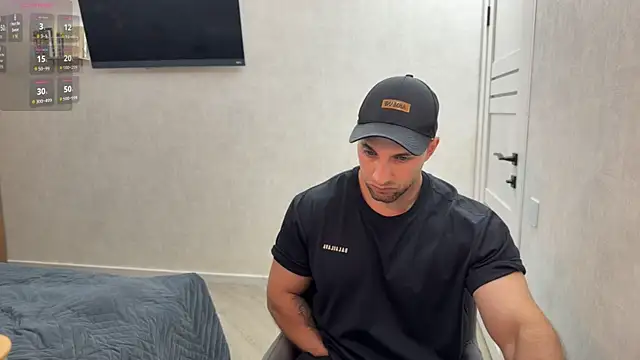 Snapshot of michaelbradleu chatting on July 25, 8:17 pm michaelbradleu online show from July 25, 8:17 pm