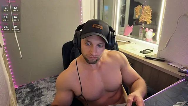 Snapshot of michaelbradleu chatting on July 28, 8:34 pm michaelbradleu online show from July 28, 8:34 pm