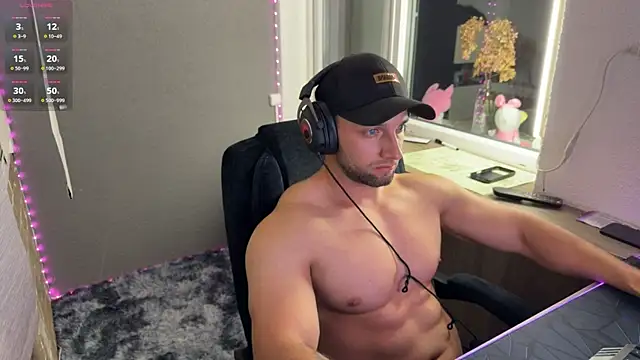 Snapshot of michaelbradleu chatting on July 28, 8:52 pm michaelbradleu online show from July 28, 8:52 pm