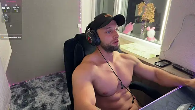 Snapshot of michaelbradleu chatting on August 2, 10:41 pm michaelbradleu online show from August 2, 10:41 pm