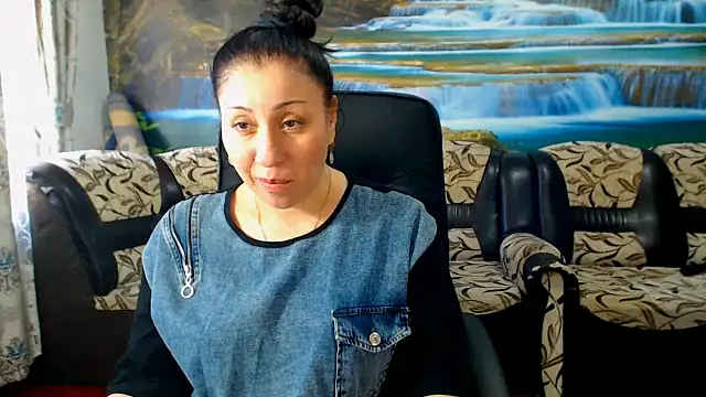 MoistMady online show from March 9, 8:18 am