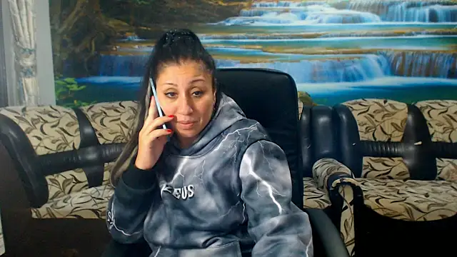 MoistMady online show from October 10, 5:45 pm