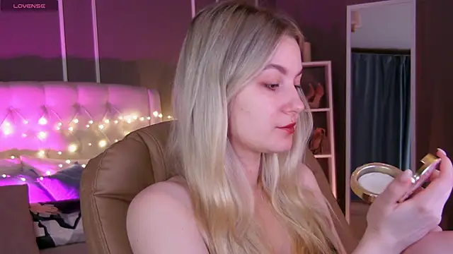 Snapshot of elinanortas chatting on February 9, 1:11 am elinanortas online show from February 9, 1:11 am