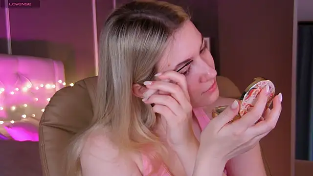 Snapshot of elinanortas chatting on February 11, 1:10 am elinanortas online show from February 11, 1:10 am