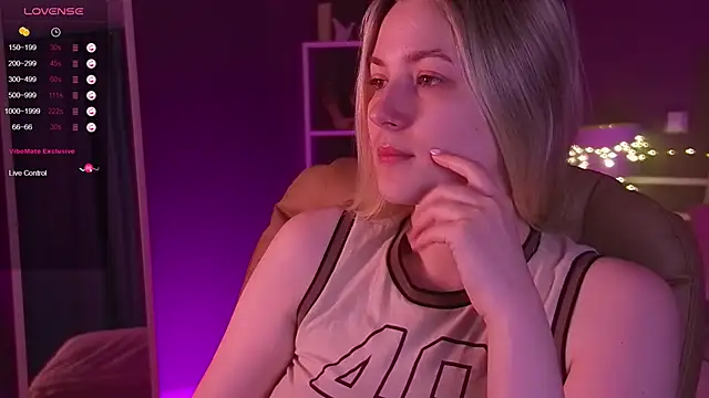 Snapshot of elinanortas chatting on March 21, 1:13 am elinanortas online show from March 21, 1:13 am