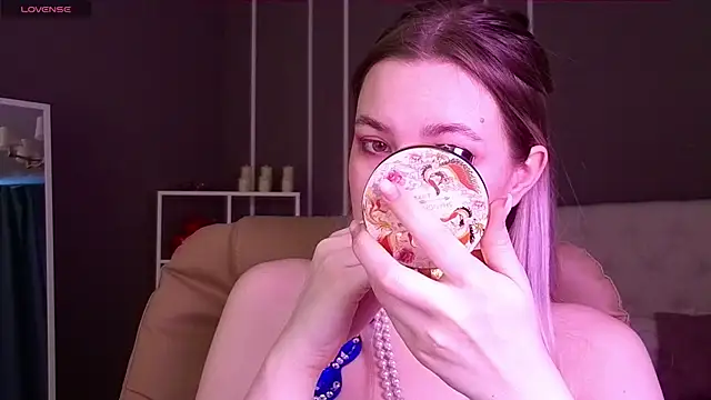 Snapshot of elinanortas chatting on September 26, 1:20 am elinanortas online show from September 26, 1:20 am