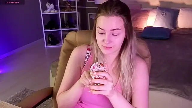 Snapshot of elinanortas chatting on October 7, 1:03 am elinanortas online show from October 7, 1:03 am