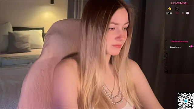 Snapshot of elinanortas chatting on November 25, 5:40 am elinanortas online show from November 25, 5:40 am