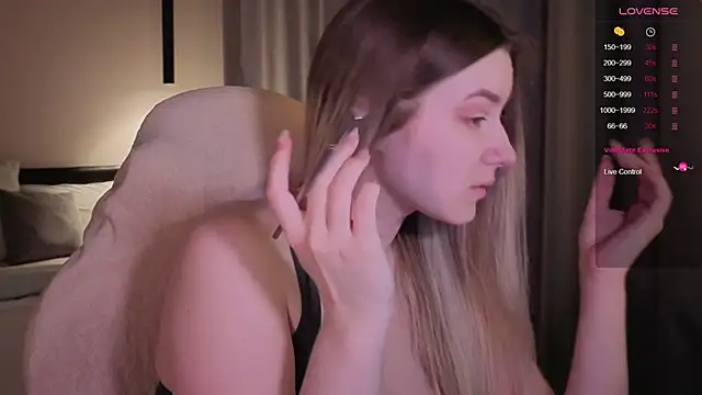 elinanortas online show from December 16, 2:38 am