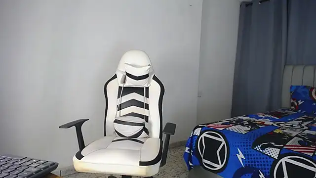 Snapshot of DavidAngell7 chatting on December 13, 8:09 am DavidAngell7 online show from December 13, 8:09 am