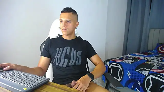 Snapshot of DavidAngell7 chatting on December 14, 8:34 am DavidAngell7 online show from December 14, 8:34 am