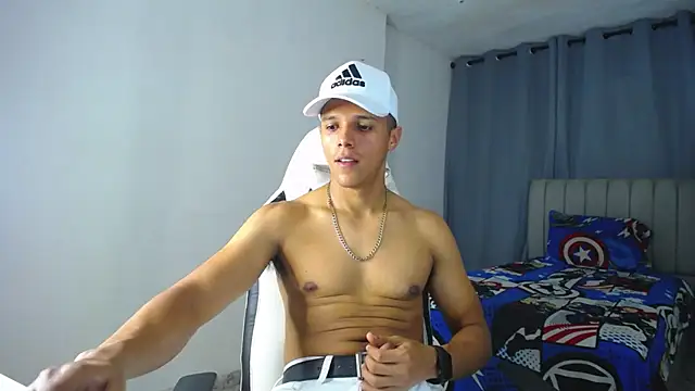 Snapshot of DavidAngell7 chatting on January 1, 11:51 pm DavidAngell7 online show from January 1, 11:51 pm