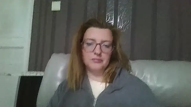 LiquidLeonie online show from May 19, 2:18 am