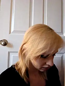 Snapshot of AmethystFoxx chatting on March 3, 4:35 pm AmethystFoxx online show from March 3, 4:35 pm