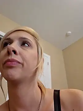 Snapshot of AmethystFoxx chatting on October 5, 5:44 pm AmethystFoxx online show from October 5, 5:44 pm