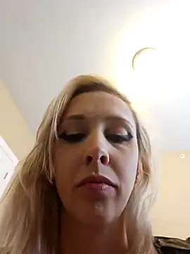 Snapshot of AmethystFoxx chatting on October 20, 6:52 pm AmethystFoxx online show from October 20, 6:52 pm