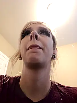 Snapshot of AmethystFoxx chatting on November 15, 10:26 pm AmethystFoxx online show from November 15, 10:26 pm