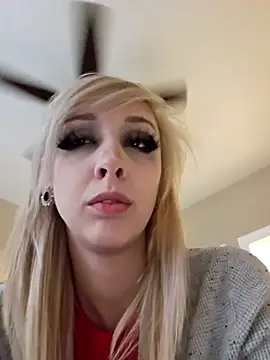 Snapshot of AmethystFoxx chatting on November 28, 9:28 pm AmethystFoxx online show from November 28, 9:28 pm