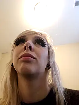 Snapshot of AmethystFoxx chatting on December 13, 10:15 pm AmethystFoxx online show from December 13, 10:15 pm