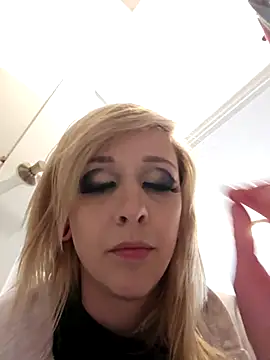 AmethystFoxx online show from April 13, 6:35 pm