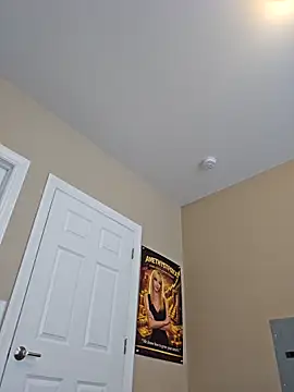 AmethystFoxx online show from April 16, 5:36 pm