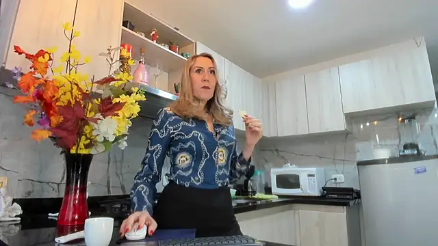 Snapshot of ashleymilf_1 chatting on November 10, 4:17 pm ashleymilf 1 online show from November 10, 4:17 pm