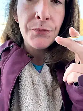 Mini And The Bear online show from February 14, 4:26 pm