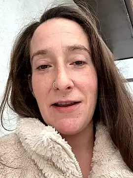 Mini And The Bear online show from February 15, 9:55 pm