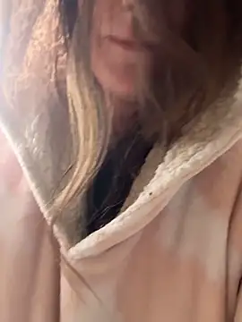 Mini And The Bear online show from February 18, 7:43 pm