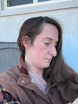 Mini And The Bear online show from April 21, 2:56 pm