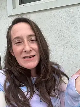 Mini And The Bear online show from April 23, 5:15 pm