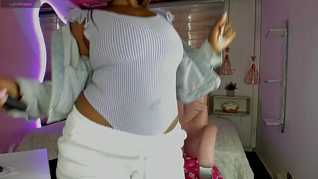 Snapshot of aleja17_xxx chatting on September 24, 7:50 pm aleja17 xxx online show from September 24, 7:50 pm