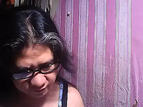 Snapshot of sweetsosie18 chatting on February 27, 12:32 am sweetsosie18 online show from February 27, 12:32 am