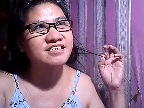 Snapshot of sweetsosie18 chatting on March 1, 2:15 am sweetsosie18 online show from March 1, 2:15 am