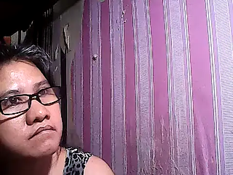 Snapshot of sweetsosie18 chatting on March 2, 9:43 pm sweetsosie18 online show from March 2, 9:43 pm