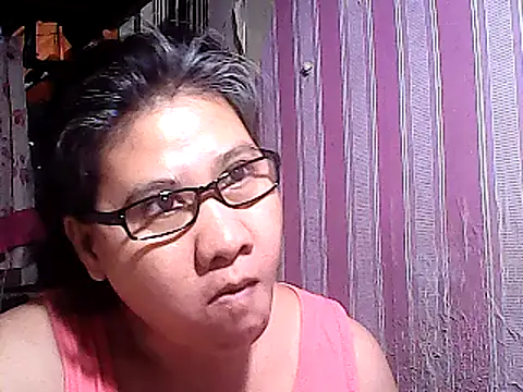 Snapshot of sweetsosie18 chatting on March 3, 2:15 pm sweetsosie18 online show from March 3, 2:15 pm