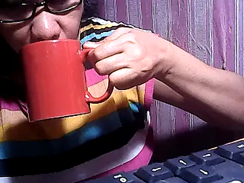 Snapshot of sweetsosie18 chatting on March 5, 9:49 am sweetsosie18 online show from March 5, 9:49 am