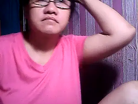 Snapshot of sweetsosie18 chatting on March 9, 2:10 pm sweetsosie18 online show from March 9, 2:10 pm