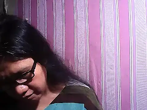 Snapshot of sweetsosie18 chatting on March 18, 6:37 pm sweetsosie18 online show from March 18, 6:37 pm