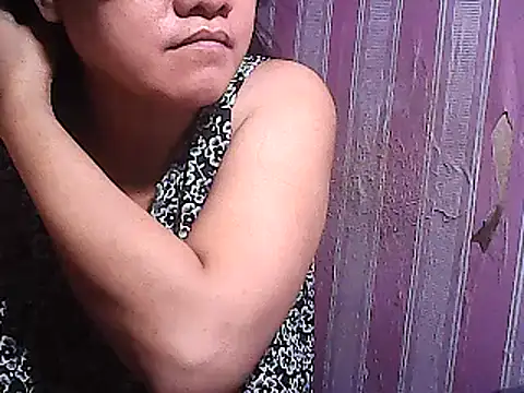 Snapshot of sweetsosie18 chatting on March 21, 4:51 pm sweetsosie18 online show from March 21, 4:51 pm