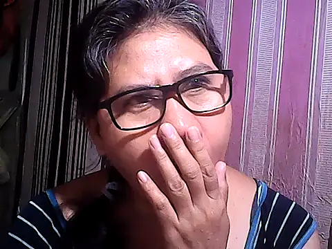 sweetsosie18 online show from November 27, 5:42 am