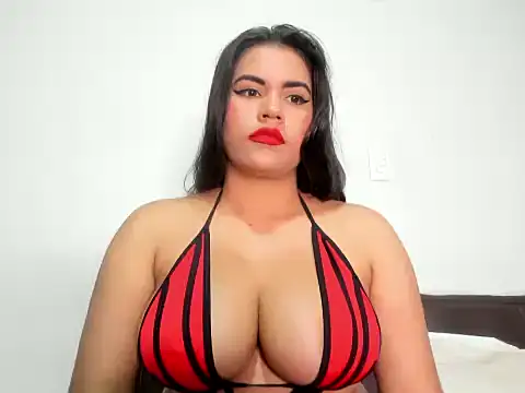 Snapshot of roxanamariahills_ chatting on December 2, 6:43 pm roxanamariahills online show from December 2, 6:43 pm