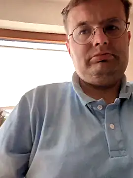 Snapshot of makau1 chatting on March 22, 10:49 am makau1 online show from March 22, 10:49 am