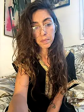 amanilouve online show from November 25, 4:18 pm