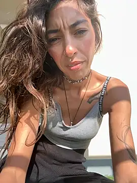 amanilouve online show from March 15, 1:17 pm