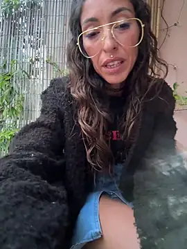 amanilouve online show from April 19, 6:10 pm