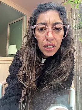 amanilouve online show from April 21, 6:09 am