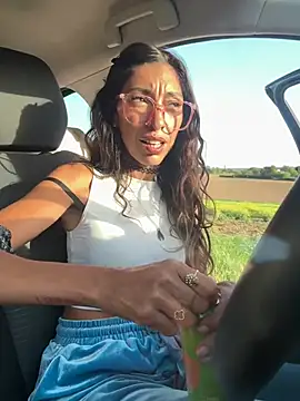 amanilouve online show from April 24, 5:26 pm