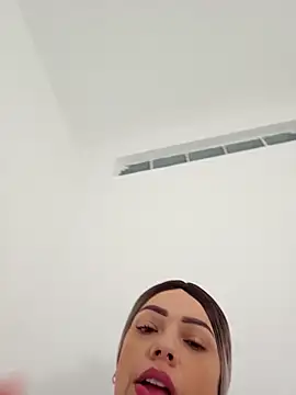 Snapshot of natalygolden69 chatting on April 21, 12:00 pm natalygolden69 online show from April 21, 12:00 pm